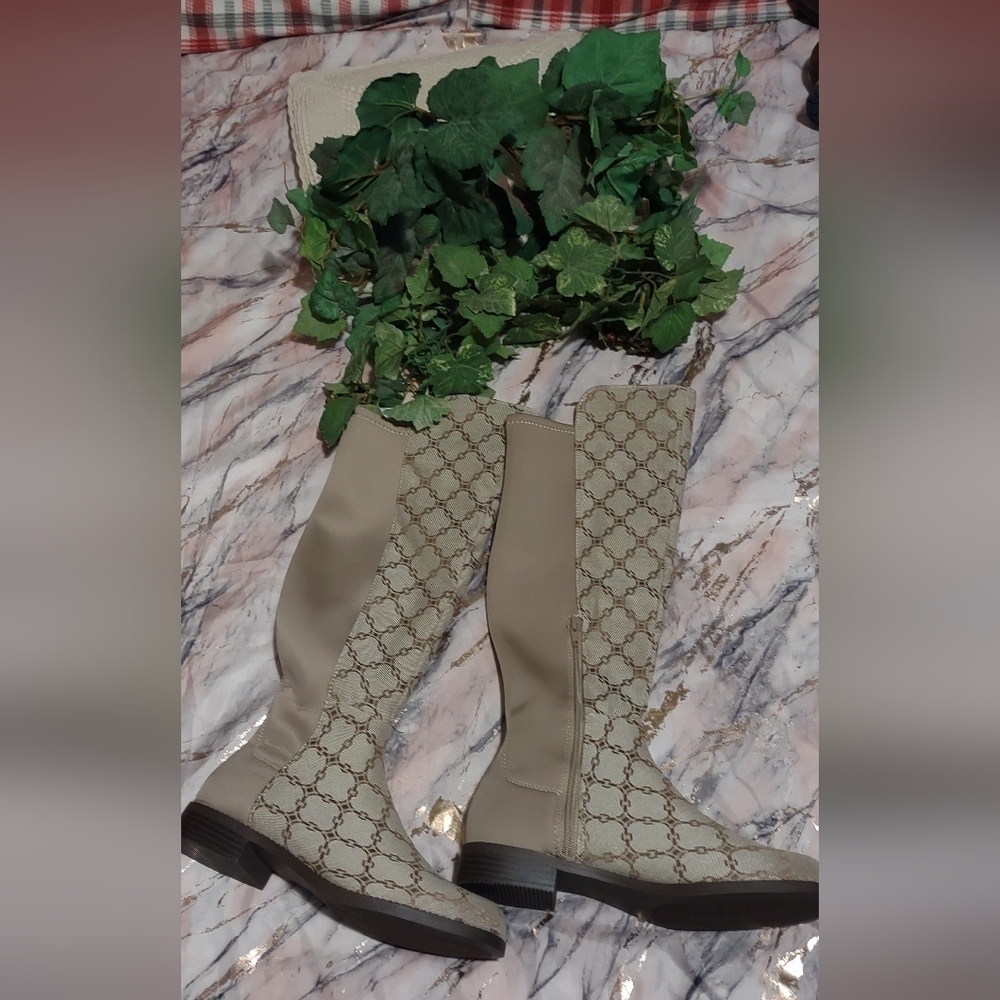 Women boots size 7.5 New condition